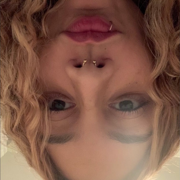 Meet your Posher, Angelique - Picture 1 of 1